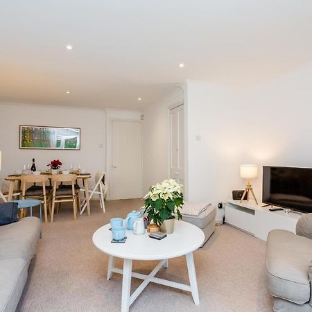 Modern Mews House With Free Parking Space, And Patio By Huluki Sussex Stays 布赖顿 外观 照片